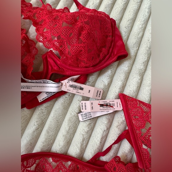 Victoria secret  Nwt bra - Picture 7 of 7